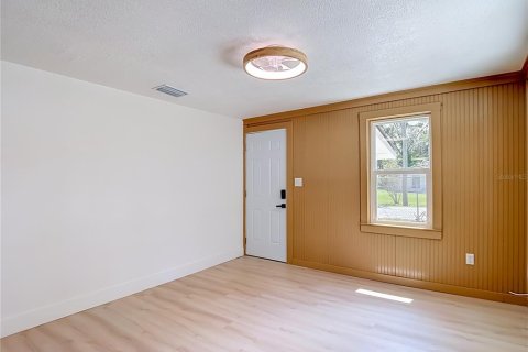 House in Tampa, Florida 3 bedrooms, 112.23 sq.m. № 2402785 - photo 12