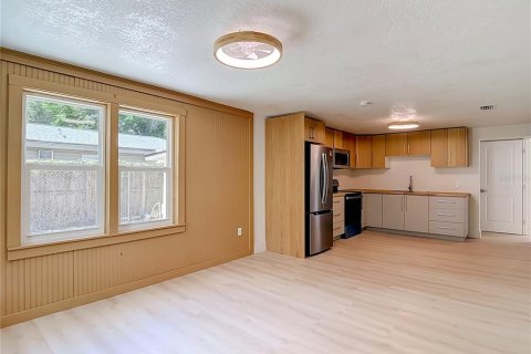 House in Tampa, Florida 3 bedrooms, 112.23 sq.m. № 2402785 - photo 10