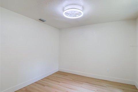 House in Tampa, Florida 3 bedrooms, 112.23 sq.m. № 2402785 - photo 21