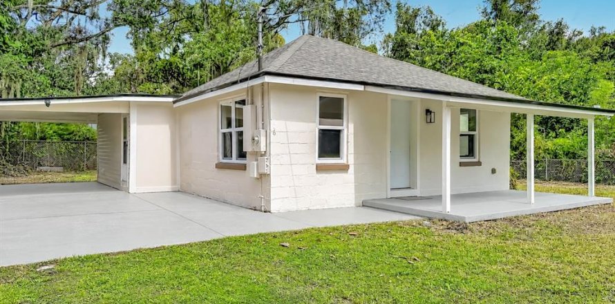 House in Tampa, Florida 3 bedrooms, 112.23 sq.m. № 2402785