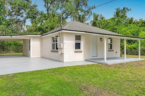 House in Tampa, Florida 3 bedrooms, 112.23 sq.m. № 2402785 - photo 2