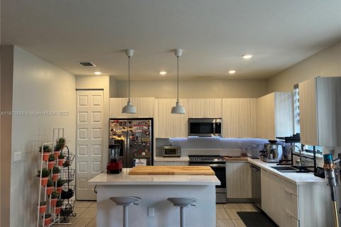 Снять в аренду таунхаус в Дорал, Флорида 4 спальни, 187.66м2, № 1920247 - фото 10