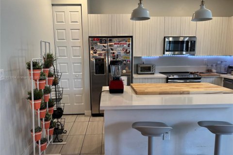 Снять в аренду таунхаус в Дорал, Флорида 4 спальни, 187.66м2, № 1920247 - фото 12