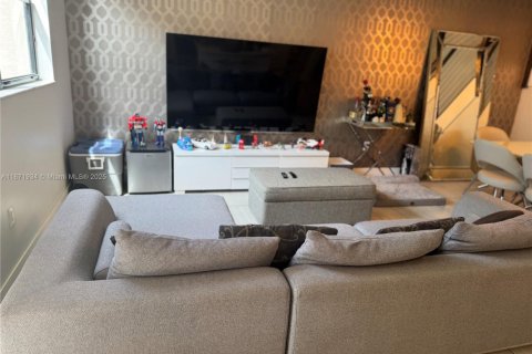 Снять в аренду таунхаус в Дорал, Флорида 4 спальни, 187.66м2, № 1920247 - фото 7