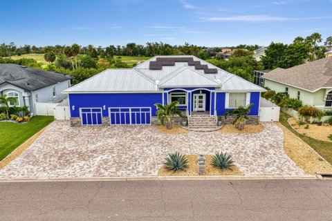 House in Apollo Beach, Florida 4 bedrooms, 253.81 sq.m. № 2323143