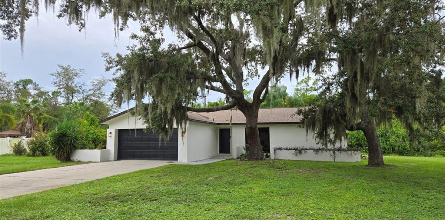 House in Port Charlotte, Florida 3 bedrooms, 164.99 sq.m. № 2403702