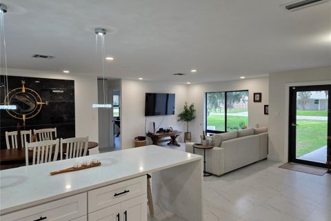 House in Port Charlotte, Florida 3 bedrooms, 164.99 sq.m. № 2403702 - photo 10