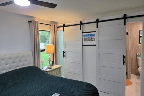 House in Port Charlotte, Florida 3 bedrooms, 164.99 sq.m. № 2403702 - photo 15