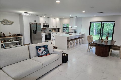 House in Port Charlotte, Florida 3 bedrooms, 164.99 sq.m. № 2403702 - photo 13