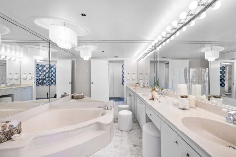 Купить кондоминиум в Майами, Флорида 2 спальни, 108.14м2, № 2015359 - фото 12