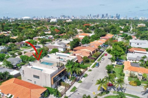 Touwnhouse à louer à Miami, Floride: 3 chambres, 195.84 m2 № 1135007 - photo 1