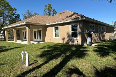 House in North Port, Florida 3 bedrooms, 208.84 sq.m. № 2211988 - photo 2