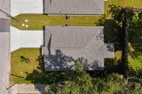 Villa ou maison à vendre à Wildwood, Floride: 3 chambres, 146.69 m2 № 2285642 - photo 12