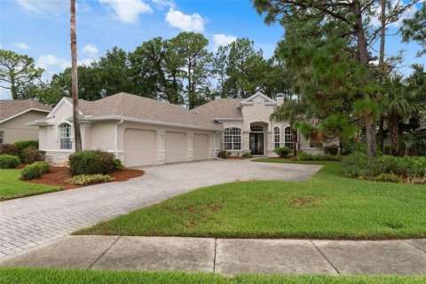 House in Spring Hill, Florida 4 bedrooms, 255.76 sq.m. № 2259228 - photo 10