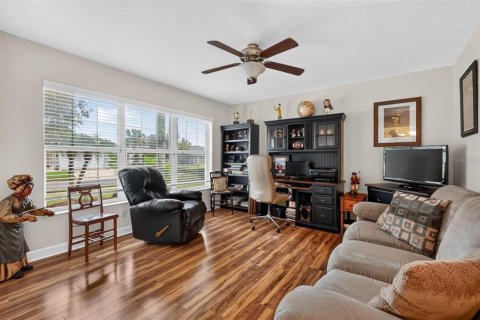 Villa ou maison à vendre à Mount Dora, Floride: 3 chambres, 219.99 m2 № 2427493 - photo 8