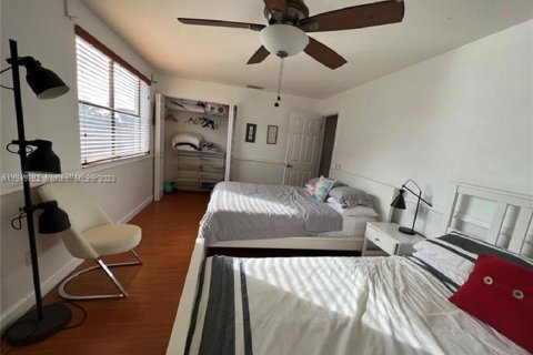 Villa ou maison à vendre à Miami, Floride: 2 chambres, 126.35 m2 № 1886539 - photo 12