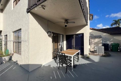 Villa ou maison à vendre à Miami, Floride: 2 chambres, 126.35 m2 № 1886539 - photo 21