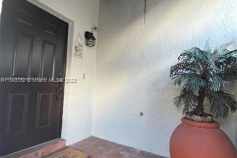 Villa ou maison à vendre à Miami, Floride: 2 chambres, 126.35 m2 № 1886539 - photo 2