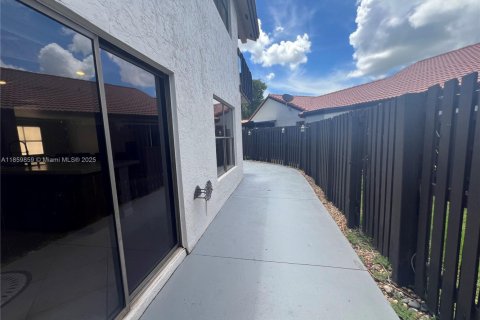 Villa ou maison à vendre à Miami, Floride: 2 chambres, 126.35 m2 № 1886539 - photo 26