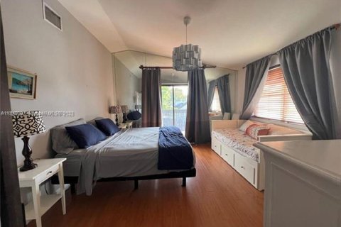 Villa ou maison à vendre à Miami, Floride: 2 chambres, 126.35 m2 № 1886539 - photo 16