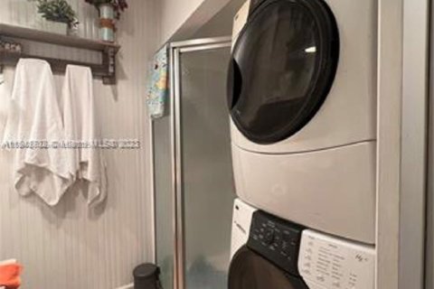 Villa ou maison à vendre à Miami, Floride: 2 chambres, 126.35 m2 № 1886539 - photo 10