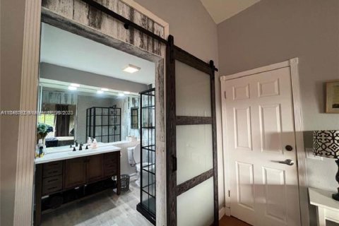 Villa ou maison à vendre à Miami, Floride: 2 chambres, 126.35 m2 № 1886539 - photo 17