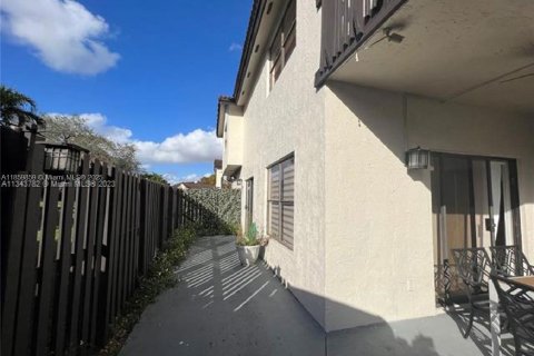 Villa ou maison à vendre à Miami, Floride: 2 chambres, 126.35 m2 № 1886539 - photo 23