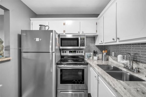 Condominio en venta en Deerfield Beach, Florida, 1 dormitorio, 55.09 m2 № 1941953 - foto 7