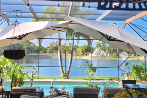 House in Wellington, Florida 4 bedrooms, 281.31 sq.m. № 2182001 - photo 2
