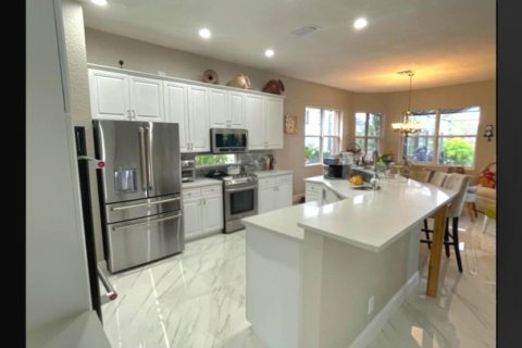 House in Wellington, Florida 4 bedrooms, 281.31 sq.m. № 2182001 - photo 13