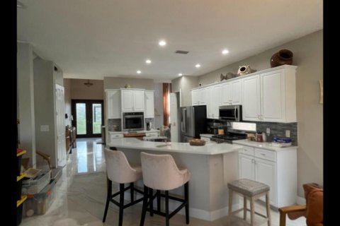 House in Wellington, Florida 4 bedrooms, 281.31 sq.m. № 2182001 - photo 14
