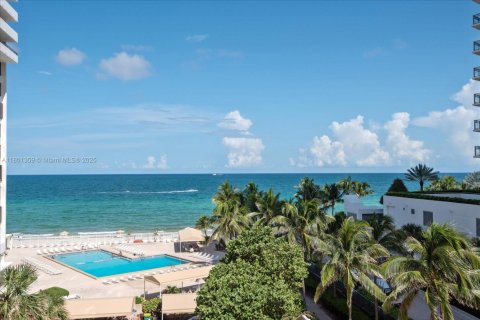 Condominio en venta en Hollywood, Florida, 2 dormitorios, 103.12 m2 № 1983342 - foto 13