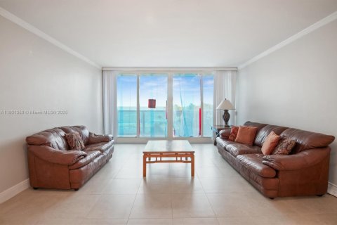 Condominio en venta en Hollywood, Florida, 2 dormitorios, 103.12 m2 № 1983342 - foto 3
