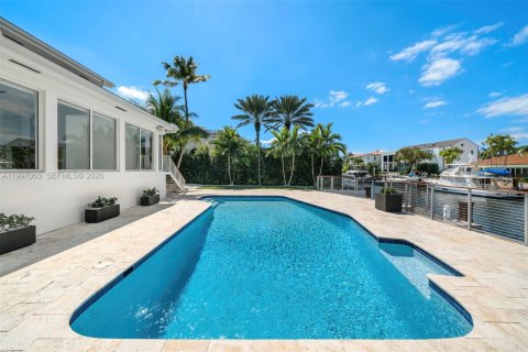 House in Coral Gables, Florida 5 bedrooms, 613.71 sq.m. № 2189415 - photo 3