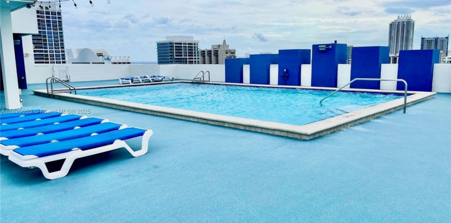 Condominio en Miami Beach, Florida, 1 dormitorio  № 1779338