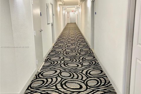 Condominio en venta en Miami Beach, Florida, 1 dormitorio, 83.43 m2 № 1779338 - foto 18
