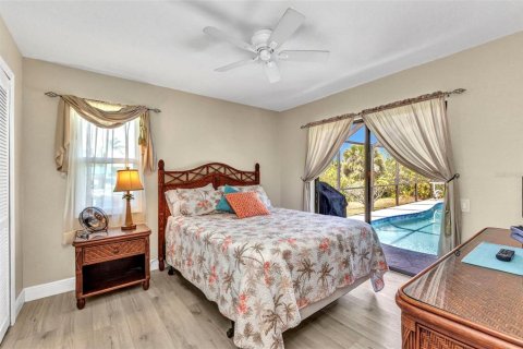 House in Port Charlotte, Florida 3 bedrooms, 196.67 sq.m. № 1717540 - photo 30
