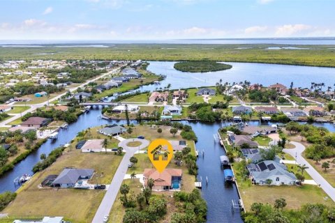 House in Port Charlotte, Florida 3 bedrooms, 196.67 sq.m. № 1717540 - photo 2