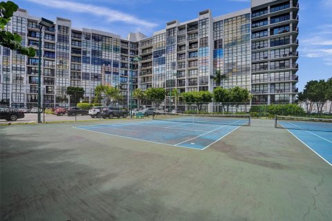 Condo in Hallandale Beach, Florida, 3 bedrooms  № 2430225 - photo 30