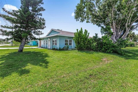 House in Englewood, Florida 3 bedrooms, 161.84 sq.m. № 1886042 - photo 10