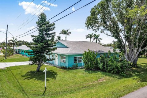 House in Englewood, Florida 3 bedrooms, 161.84 sq.m. № 1886042 - photo 7