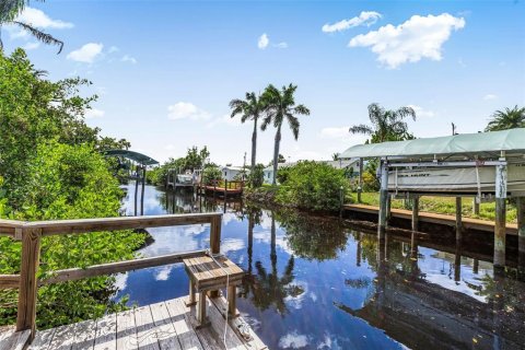 House in Englewood, Florida 3 bedrooms, 161.84 sq.m. № 1886042 - photo 2