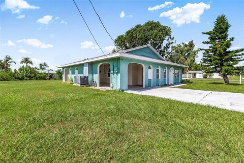 House in Englewood, Florida 3 bedrooms, 161.84 sq.m. № 1886042 - photo 6