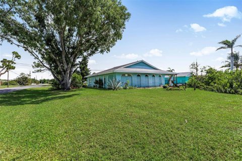 House in Englewood, Florida 3 bedrooms, 161.84 sq.m. № 1886042 - photo 9