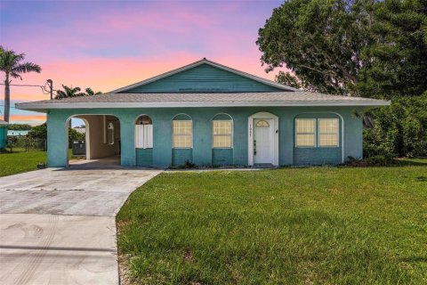House in Englewood, Florida 3 bedrooms, 161.84 sq.m. № 1886042 - photo 1