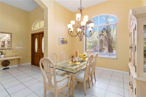 House in Plantation, Florida 4 bedrooms, 279.54 sq.m. № 1804316 - photo 12