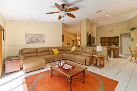 House in Plantation, Florida 4 bedrooms, 279.54 sq.m. № 1804316 - photo 21