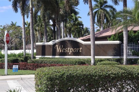 House in Plantation, Florida 4 bedrooms, 279.54 sq.m. № 1804316 - photo 1
