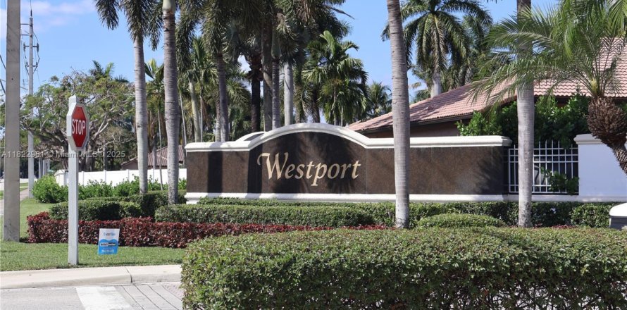 House in Plantation, Florida 4 bedrooms, 279.54 sq.m. № 1804316