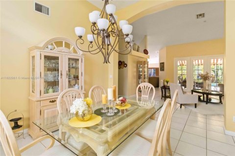 House in Plantation, Florida 4 bedrooms, 279.54 sq.m. № 1804316 - photo 10